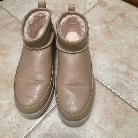 UGG Shoes - Women’s extra short Uggs